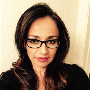 Meet your Posher, Elena